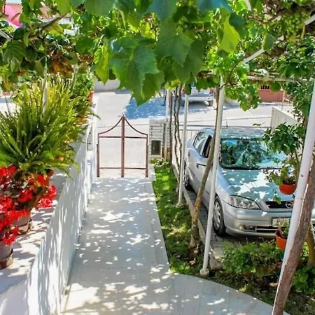 With A Parking Space - 15757 Daire *