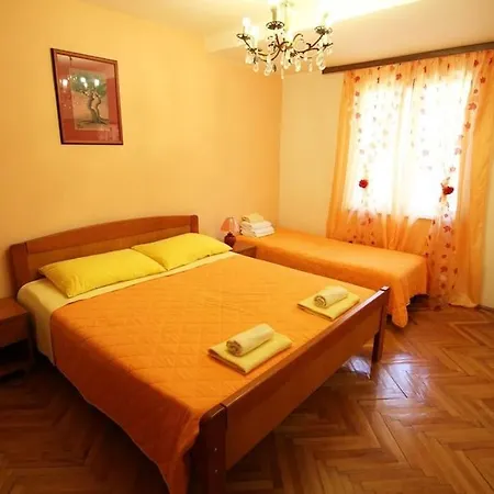 With A Parking Space - 15757 * 普拉