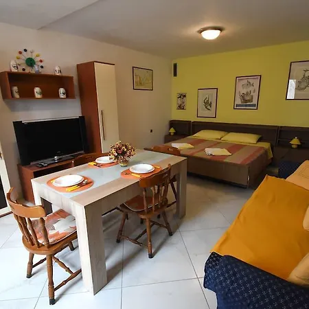 With A Parking Space - 15757 * Pola